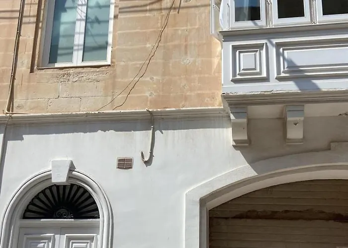 Central Sliema Apartment Слима