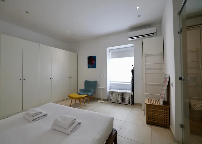 Central Sliema Apartment Апартаменты