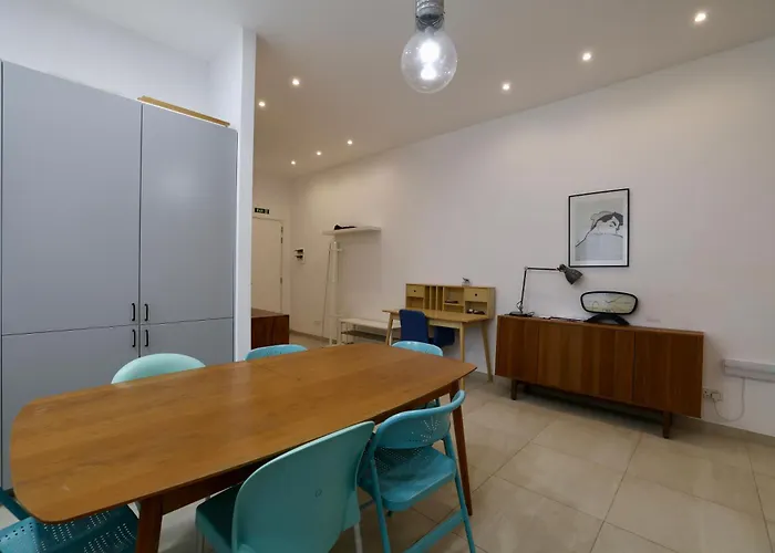 Central Sliema Apartment Слима
