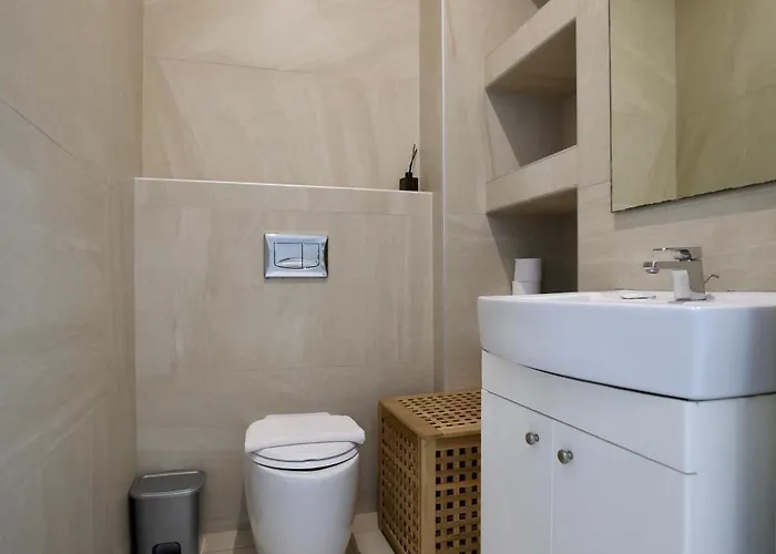 Central Sliema Apartment * Слима